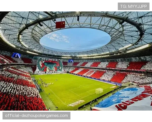 诺坎普南看台巨型TIFO致敬已故名宿克鲁伊夫